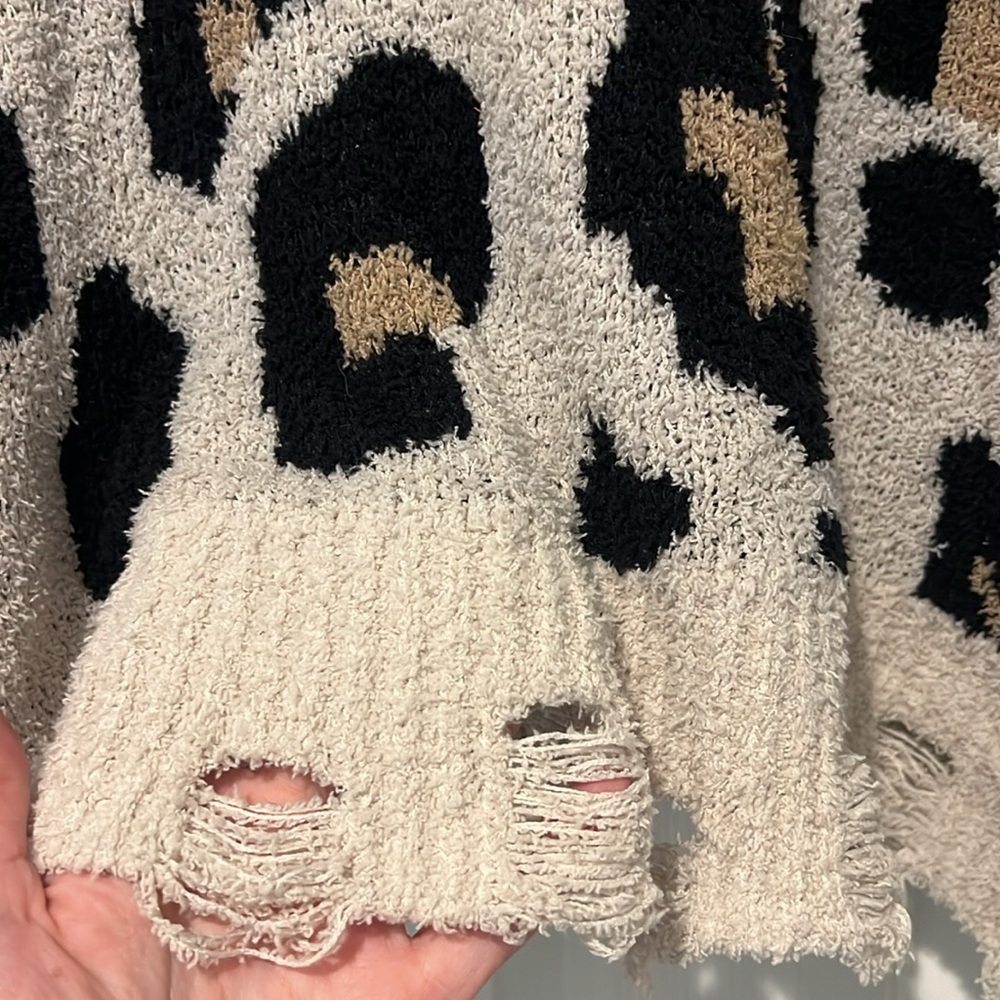 Leopard Print Distressed Sweater - Picture 4 of 4